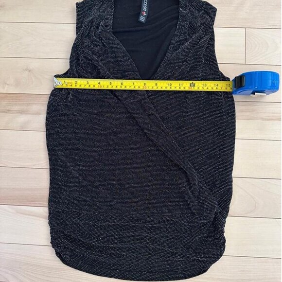 Gorgeous metallic black sleeveless wrap-style top - Picture 5 of 8